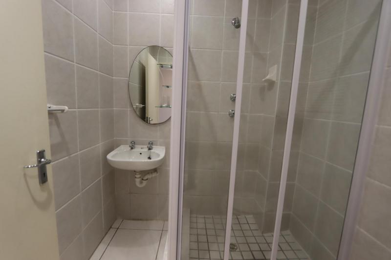 To Let 1 Bedroom Property for Rent in Rondebosch Western Cape